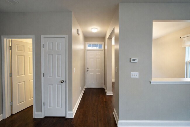 Photo - 121 Walnut Cove Dr