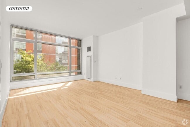 Building Photo - 165 W 18th St Rental