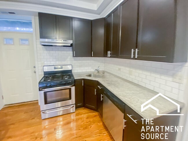 Building Photo - 849 W Cornelia Ave Unit 3