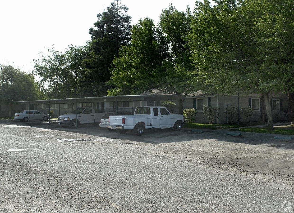 Kerman Plaza Apts - Kerman Plaza Apartments