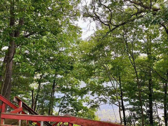 Building Photo - 3 Bed 1 Bath in Rhinelander on the water!