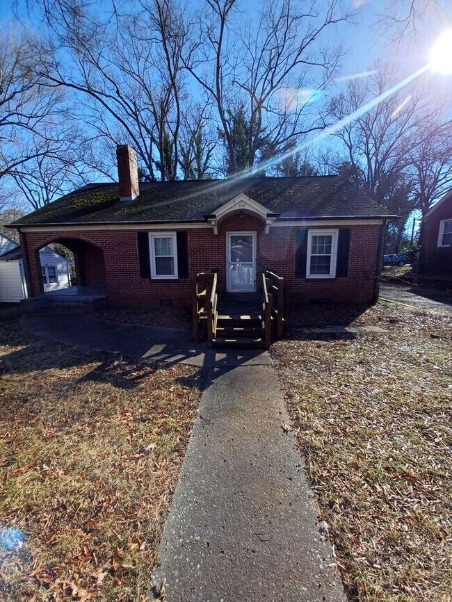 2BD/1BA House in Hickory, NC - 2BD/1BA House in Hickory, NC