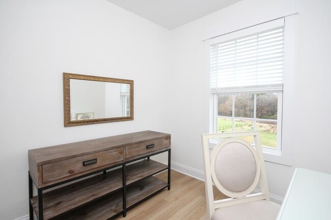 Building Photo - Furnished Luxury Townhouse - Short Term Re...