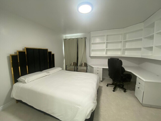 Photo - 8400 De Longpre Ave Unidad 311