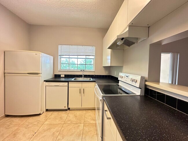 Photo - 641 Cypress Lake Blvd Unidad P