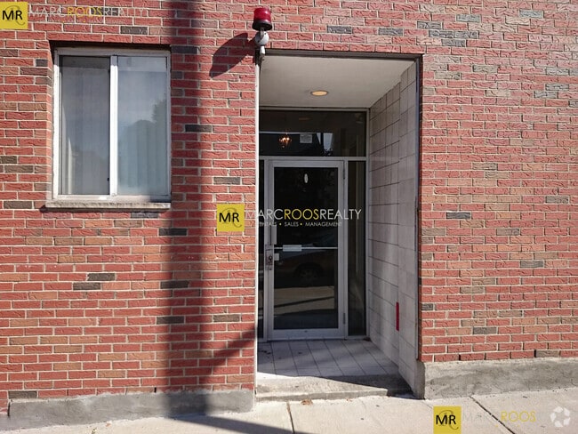 Building Photo - 360 Market St Rental