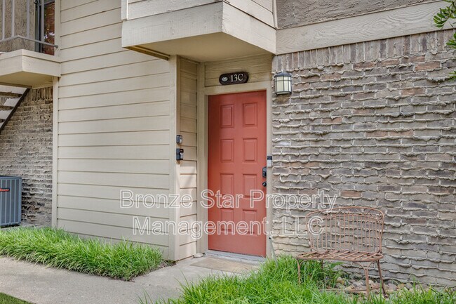 Building Photo - 5200 Martel Ave Unit #13C