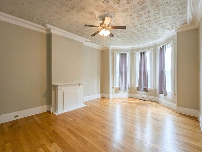 Building Photo - 32 Conklin St Unit 1