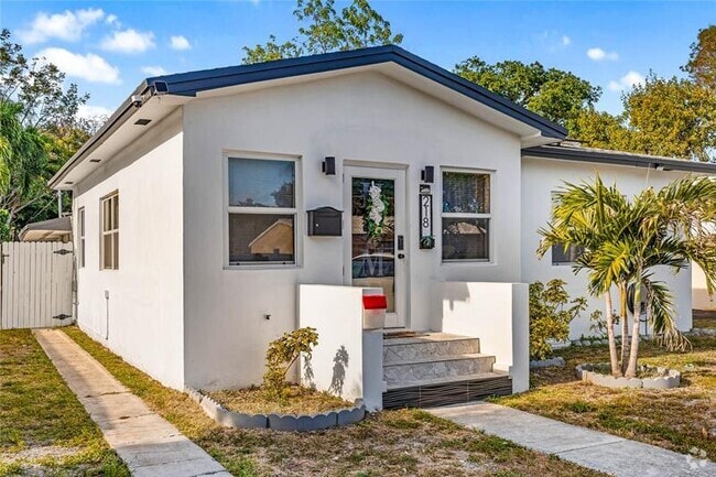 Building Photo - 218 SW 7th St Rental