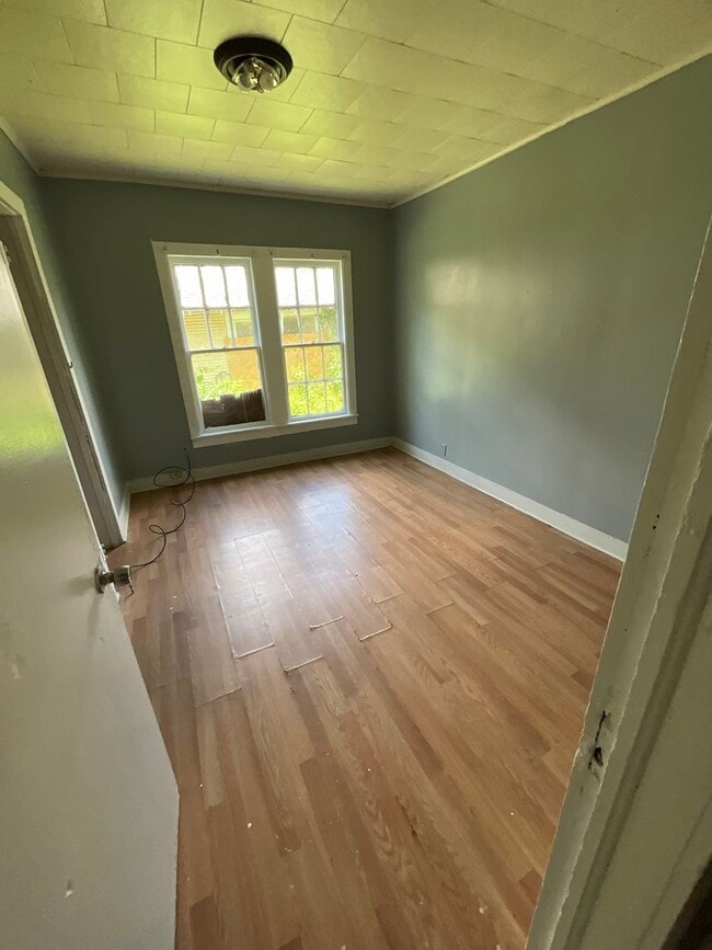 Photo - 5917 Lexington Ave