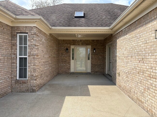 Photo - 520 Wellington Way