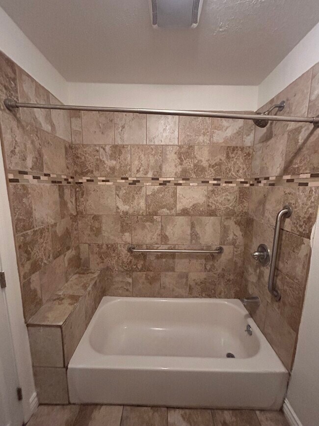 Photo - 211 N Eastman Ave