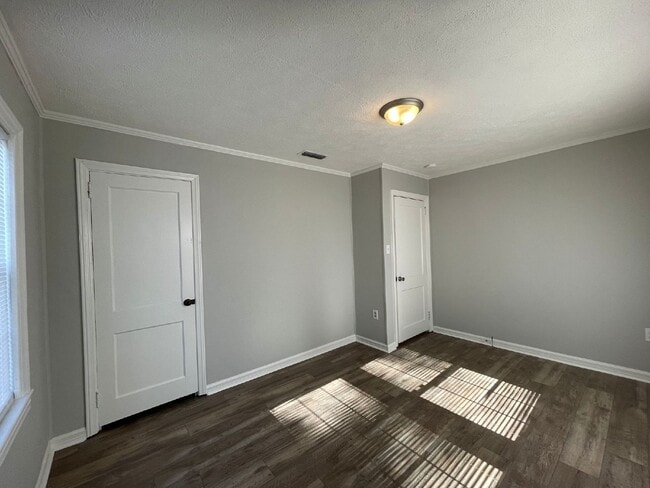 Photo - 1010 W 12th Ct