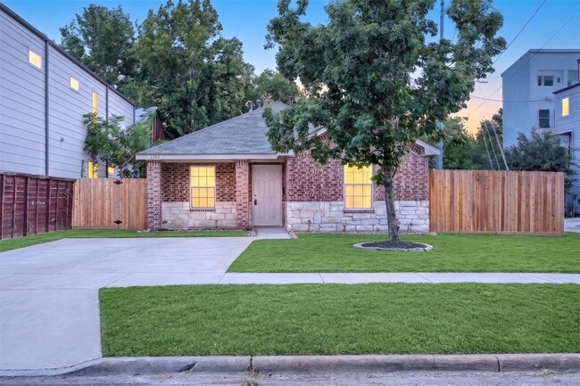 Photo - 1302 Shearn St