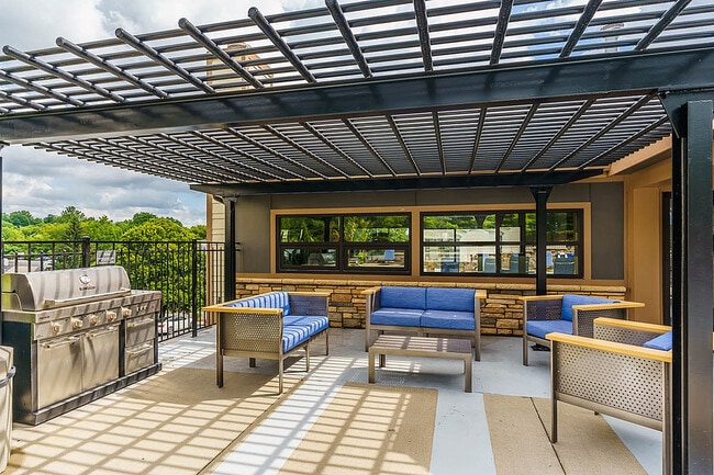 Grill and Lounge Area - Creeks on Kirklevington