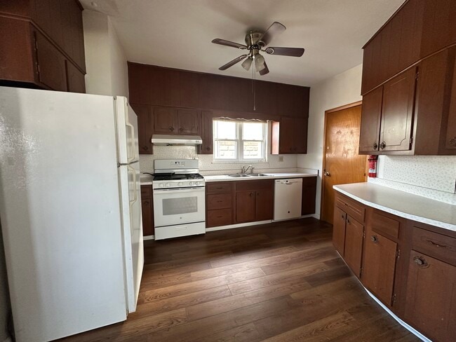 Photo - 437 Clark St