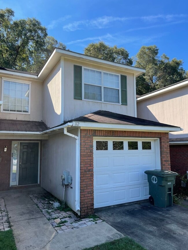 Building Photo - Foxchase Subdivision