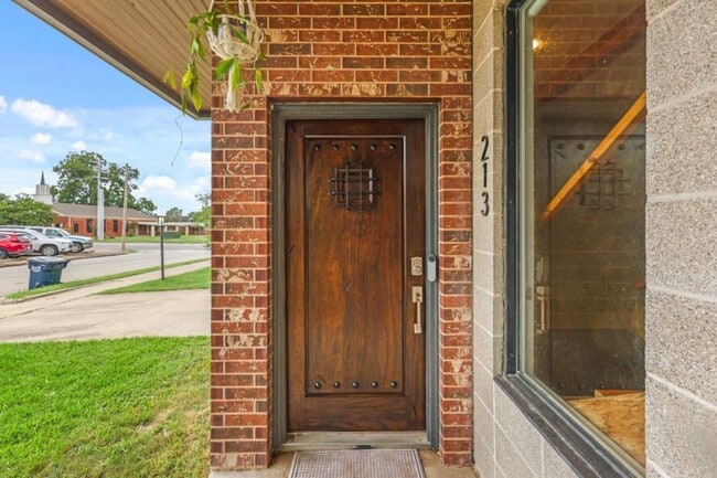 Photo - 213 N Houston Ave