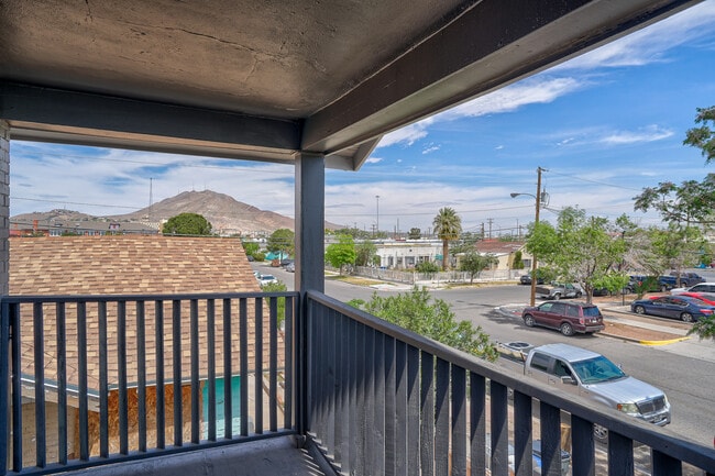 605 Nino Aguilera St Unit B