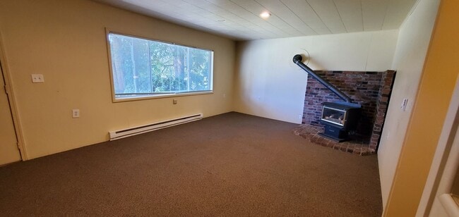 Photo - August Pre-lease - 5bd/2ba