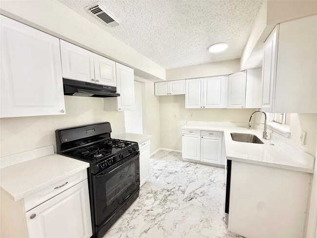 Photo - 5315 Newkirk Ln