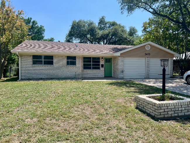 2413 W Scott Blvd