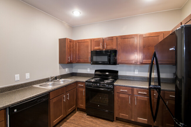 Kitchen - RESERVES AT SADDLEBACK RANCH Apartments