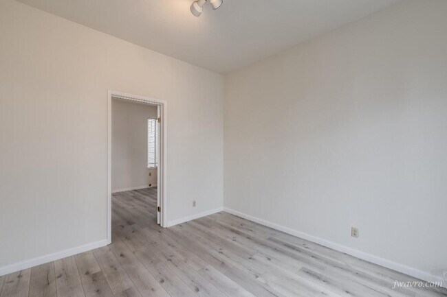 Photo - 33a Isis St Unit A