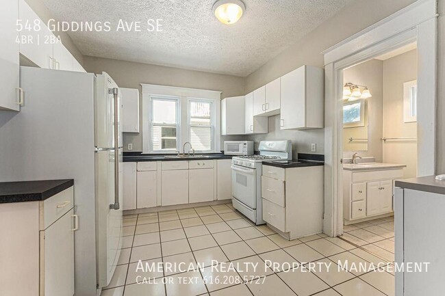 Photo - 548 Giddings Ave SE