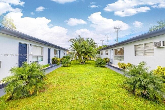 Building Photo - 2206 Fillmore St Unit 3