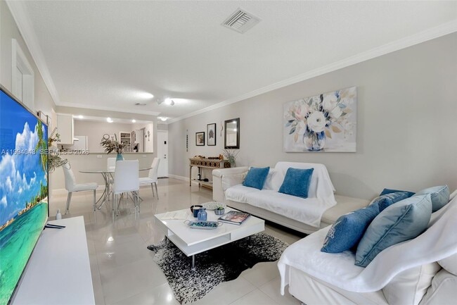 Photo - 1001 NW 45th St Unit 6