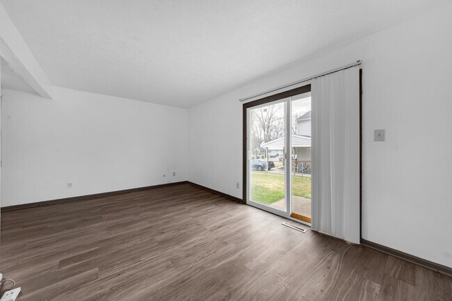 Photo - 2573 Woodsedge Rd