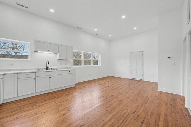 7600 S Marquette Ave