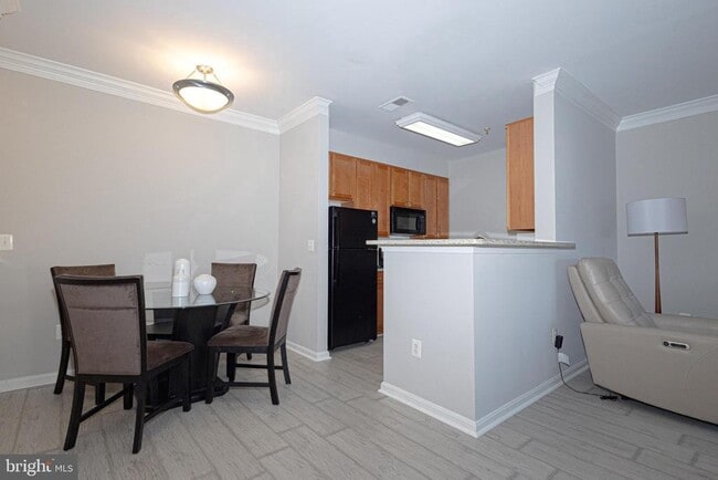 Photo - 4854 Eisenhower Ave Unidad 443