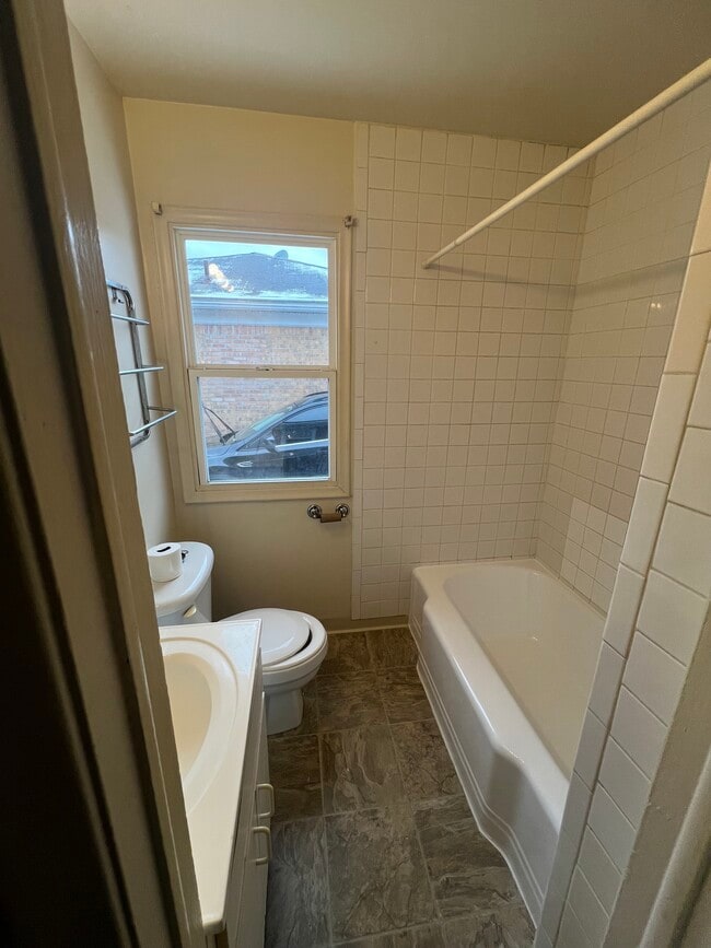 Photo - 2047 Stieber St Unidad 2047