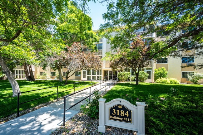Photo - 3184 S Heather Gardens Way Townhome