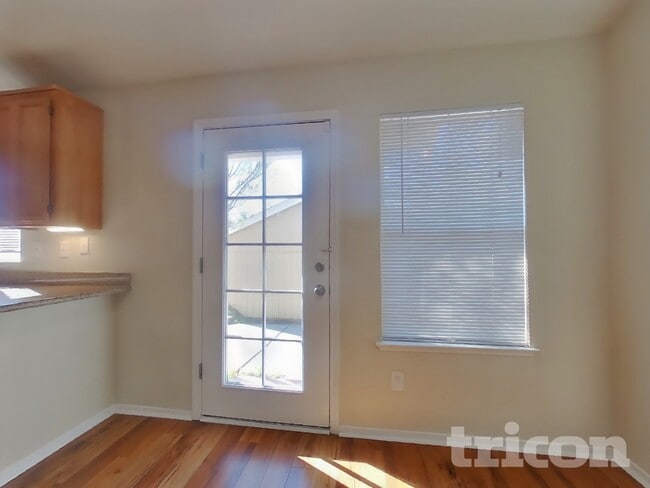 Photo - 715 Lotz Way