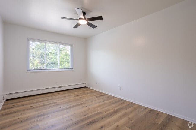 2BR, 1BA - 935SF - Second Bedroom