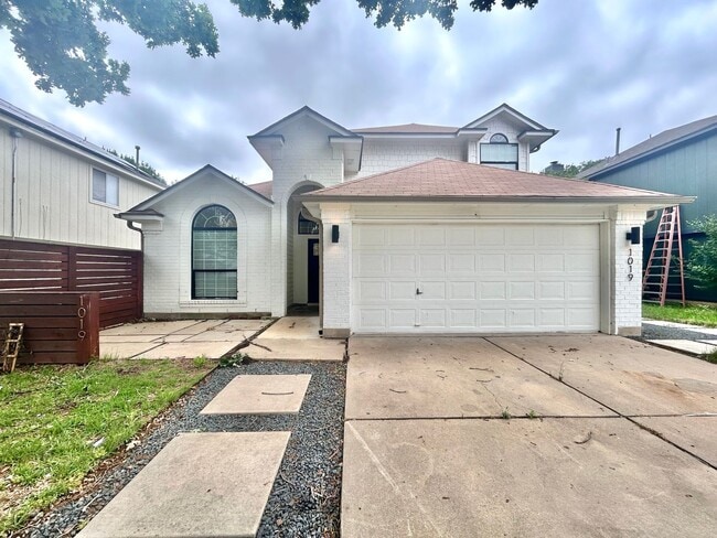 Beautiful 3/BR 2.5/BA Home with Modern Fin... - Beautiful 3/BR 2.5/BA Home with Modern Fin...