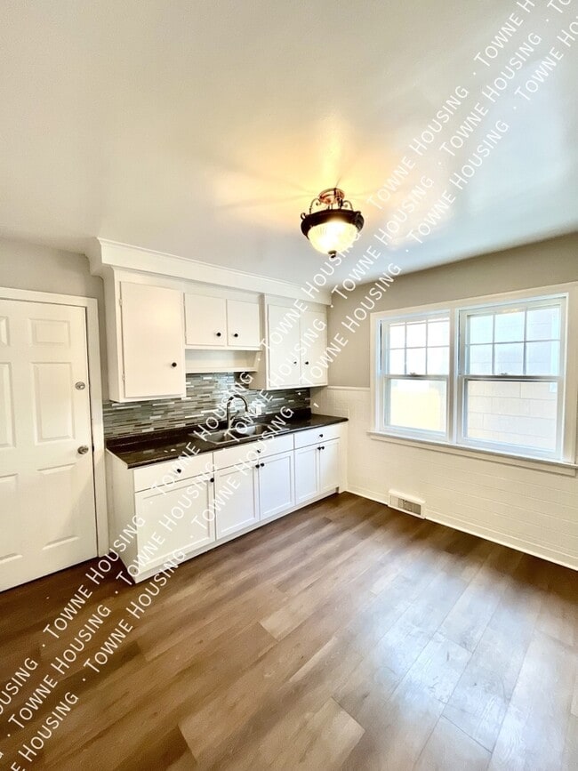 Building Photo - 554 26th St Unit 1