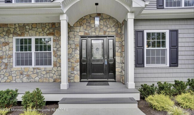 Photo - 349 Eastbourne Ave