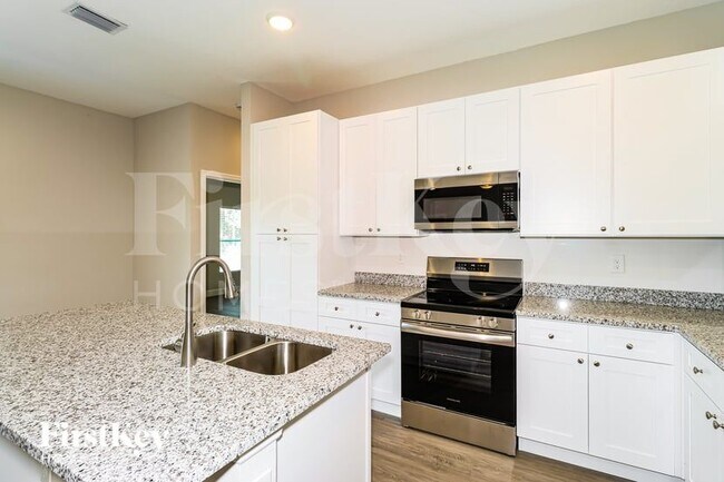 Photo - 525 Garbelmann St