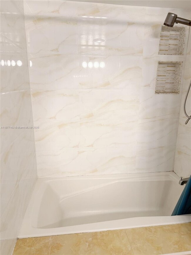 Photo - 18031 Biscayne Blvd Unidad 1601