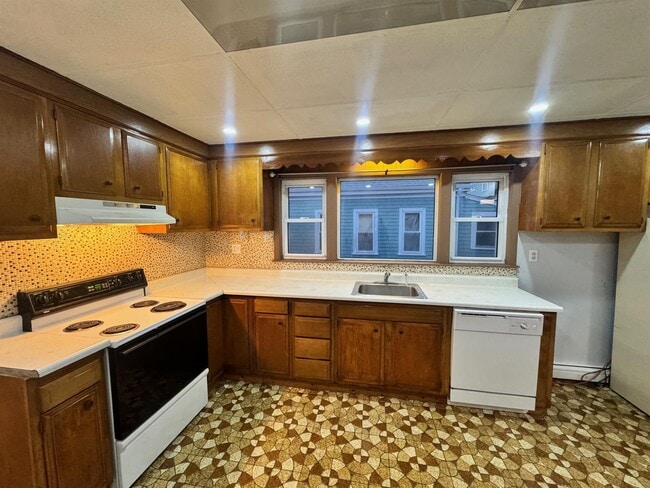 Building Photo - 95 Kidder Ave Unit 2