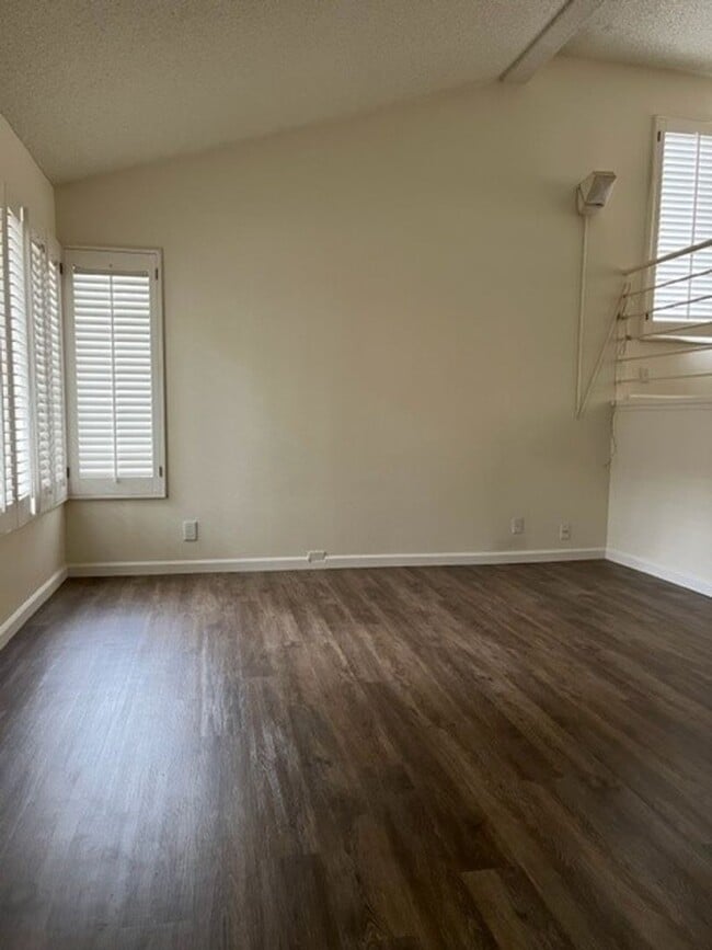 Photo - r8779 Unit #D