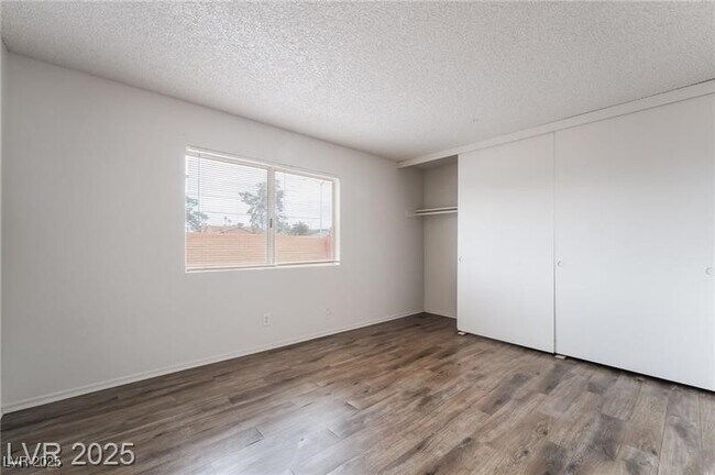 Photo - 7285 Bridgeview Ave