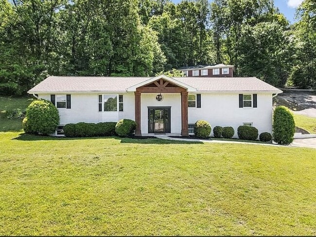 Photo - 3704 Hilldale Dr NE