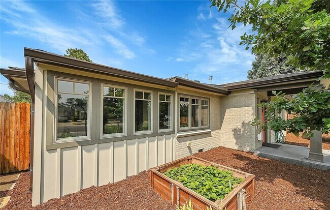 Photo - 3BD, 3BA Home Near Central Park with Bonus Casita
