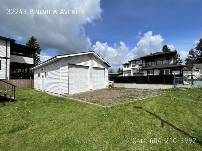 Photo - Bright 3 Bedroom Home with Large Shop!
