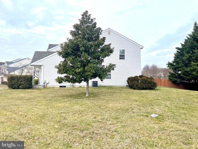 Photo - 673 Warren Dr